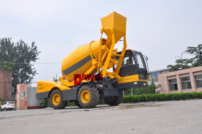 Self Loading Concrete Mixer Agitating Truck Price Image1