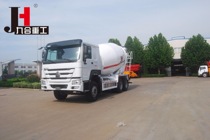 Economical Construction Project Concrete Mixer Truck for Sale in Malaysia Image1
