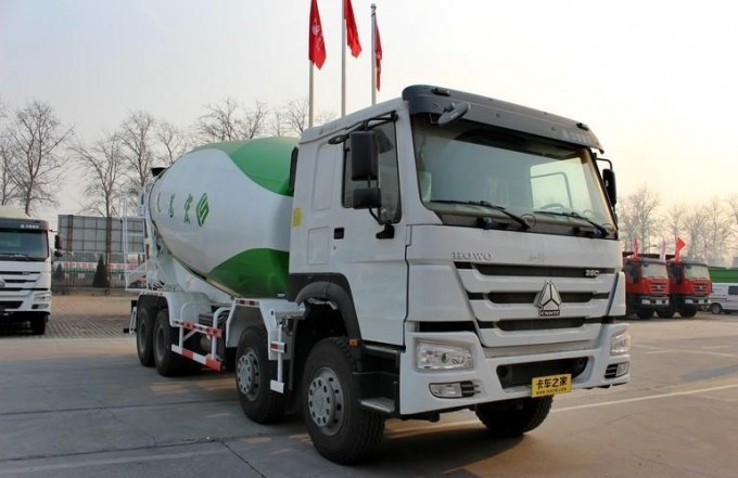 HOWO 8*4 12/14m3 Concrete Mixer Truck Image1