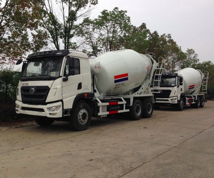 XCMG Truck-Mounted Concrete Mixer G08K Image1
