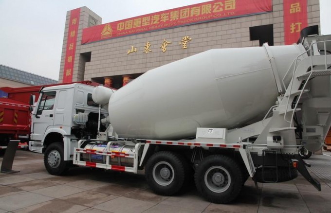 HOWO 6*4 8m3 Concrete Mixer Truck Image1
