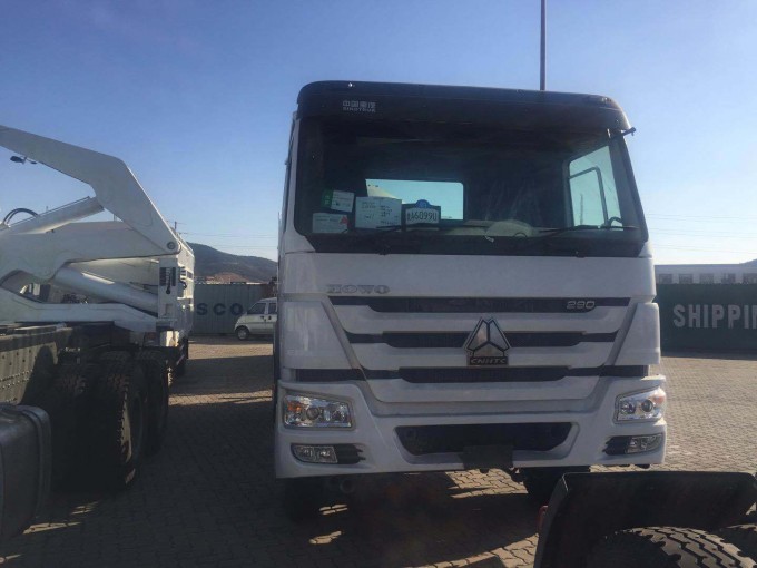 Sinotruk HOWO 6X4 6m3 Concrete Mixer Truck Image1