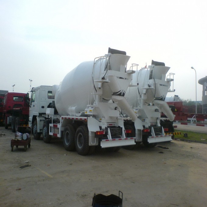 Sinotruk HOWO 6X4 Concrete Mixer Truck 8 M3 Image1