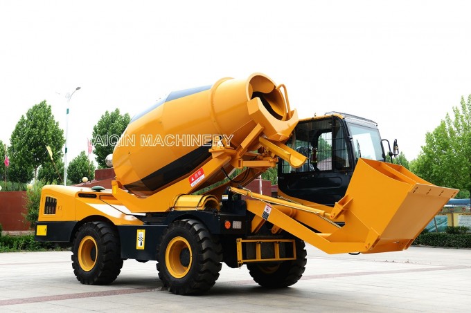 4.0 M3 Self Loading and Feeding Concrete Mixer Truck (HQ400) for Sale Image1