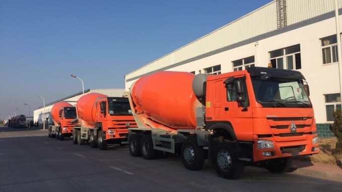 HOWO Series Zz1317n3261W 8*4 Concrete Mixer Truck Image1