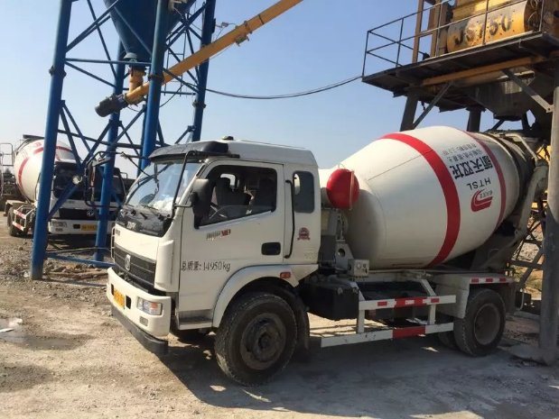 Sinotruk 8X4 16 Cubic Meters Concrete Mixer Truck Concrete Transport Truck Image1