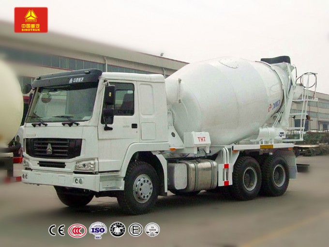 Sinotruk Heavy Trucks 9cbm Concrete Mixer Trucks Image1
