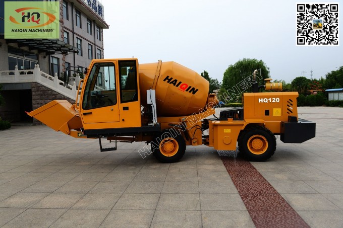 China Manufaturer 1.2m3 Automatic Self Loading Concrete Mixer Truck for Sale Image1