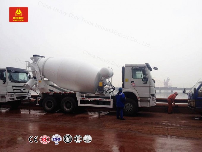 Sinotruk HOWO Brand 6X4 Concrete Mixer Truck Image1