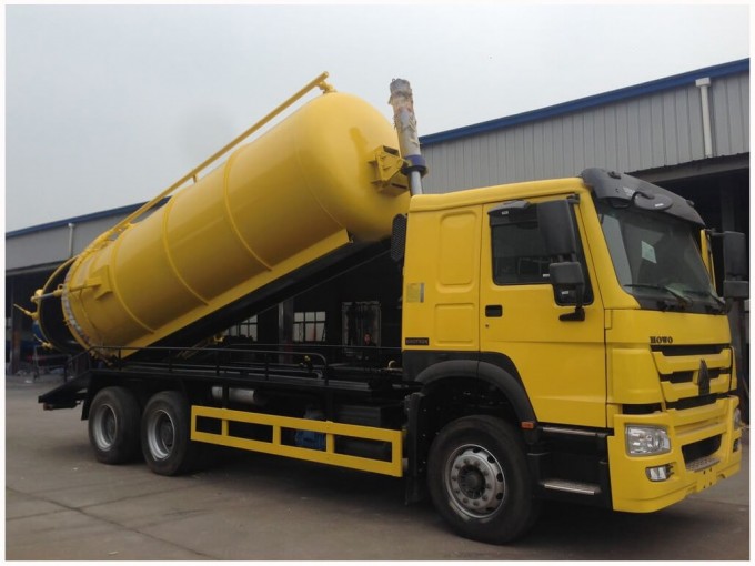 HOWO 6X4 Suction Sewage Truck Hot Sale Image1