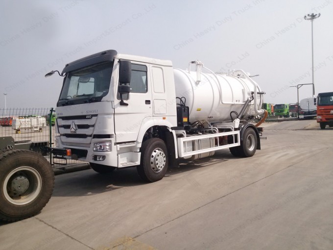 HOWO 4X2 6000L 336HP Sewage Suction Truck Image1