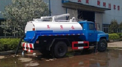 Dongfeng 4X2 160HP Sewage Vacuum Suction Waste Collector Truck Image1