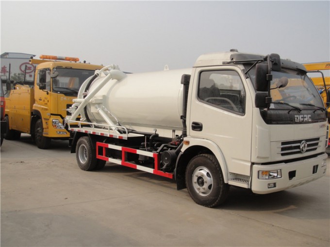 Brand New 6000 Liters Vacuum Sewage Suction Truck Image1