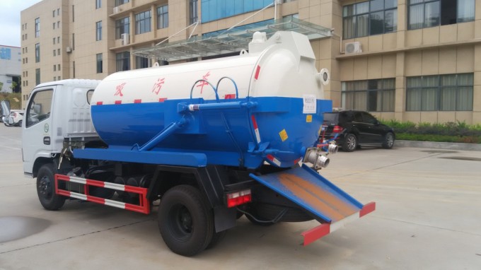 Dongfeng Sewage Suction Truck Image1