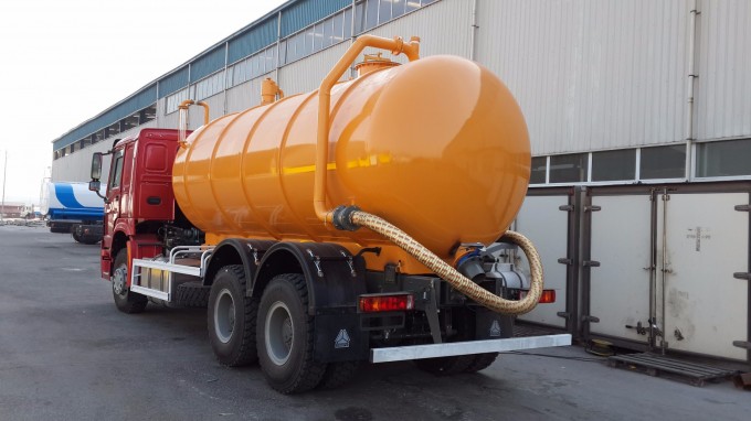 Sinotruk HOWO 6X4 Suction Sewage Truck Hot Sale Image1
