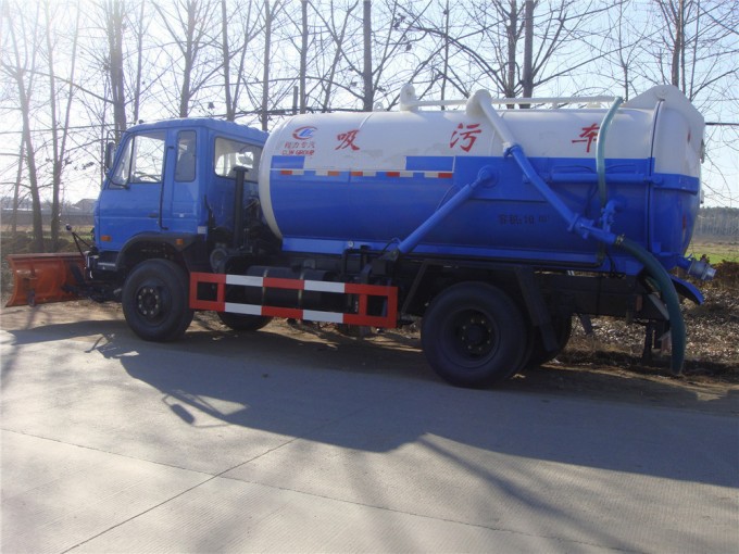 Dongfeng 4X2 Sewage Sucking Truck/ 10cbm Sewage Suction Tanker Truck Image1