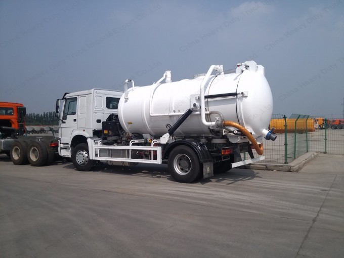 Vacuum 16000 Liters 20ton 336HP Sinotruk HOWO 4X2 Sewage Suction Truck Image1