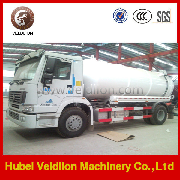 Sinotruck HOWO 8000L Vacuum Sewage Suction Trucks Image1