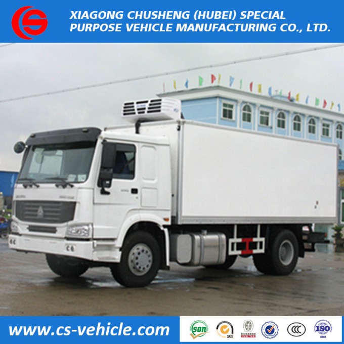 Popular Sinotruck HOWO 4X2 Refrigerated Cold Room Van Trucks 5tons Price Image1