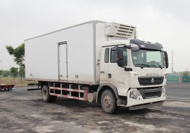 Sinotruk 6X4 266HP-371HP Refrigerated Wheel Truck Mobile Food Truck Wheel Image1
