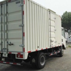 4X2 8 Ton HOWO Light Refrigerated Cooling Van Truck