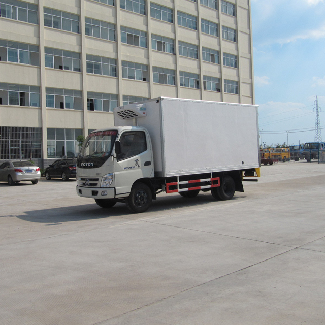 Rhd 6 Wheels Refrigerated Truck for Sale Image1