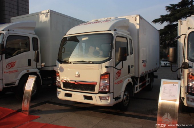 Sinotruk HOWO 4X2 Small Refrigerator Van Truck for Sales Image1
