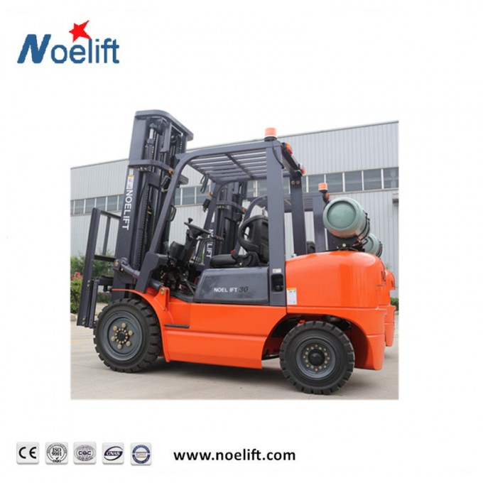 Nissan K21 Engine with Cabin Gasoline/LPG Forklift Truck Image1
