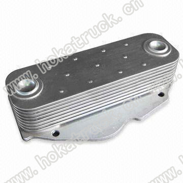 Sinotruk HOWO Truck Engine Parts Oil Cooler Core (VG1500010334) Image1