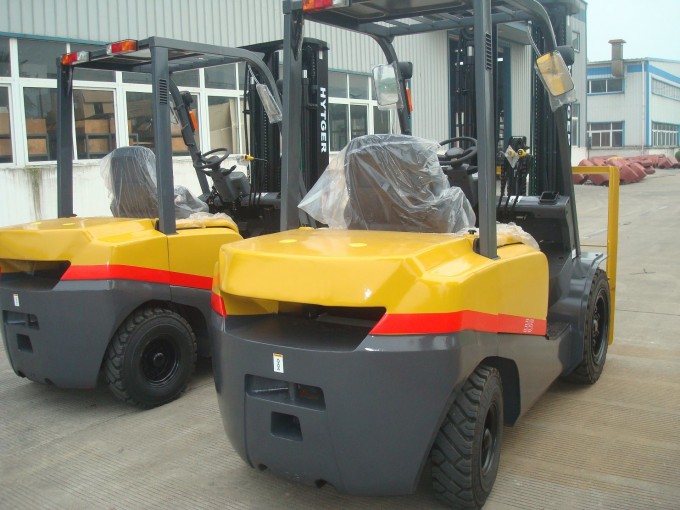2015 Factory Price 2ton Diesel Forklift Japanese Isuzu C240 Engine with Triplex Mast Fd20t Image1