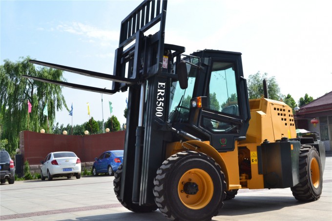 Everun Brand CE Approved Terrain Forklift Eruro3 Engine Image1
