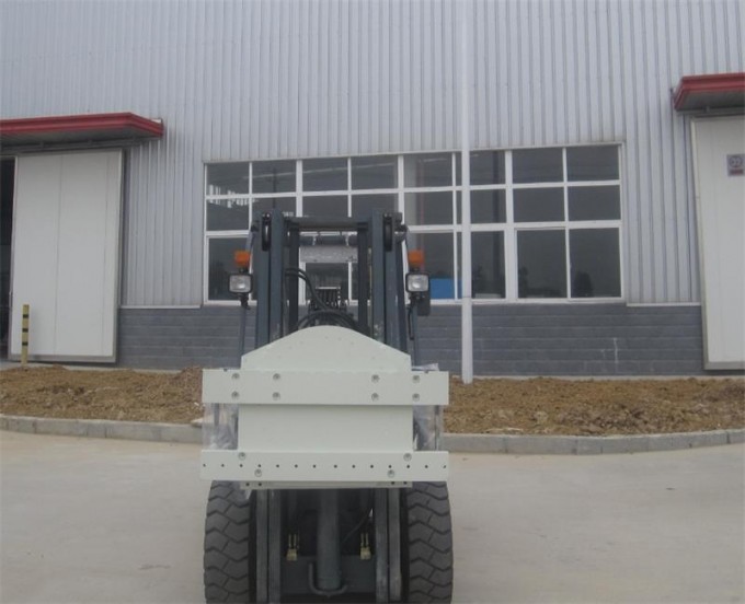 3 Ton Diesel Forklift Isuzu Engine with Rotating Fork Image1