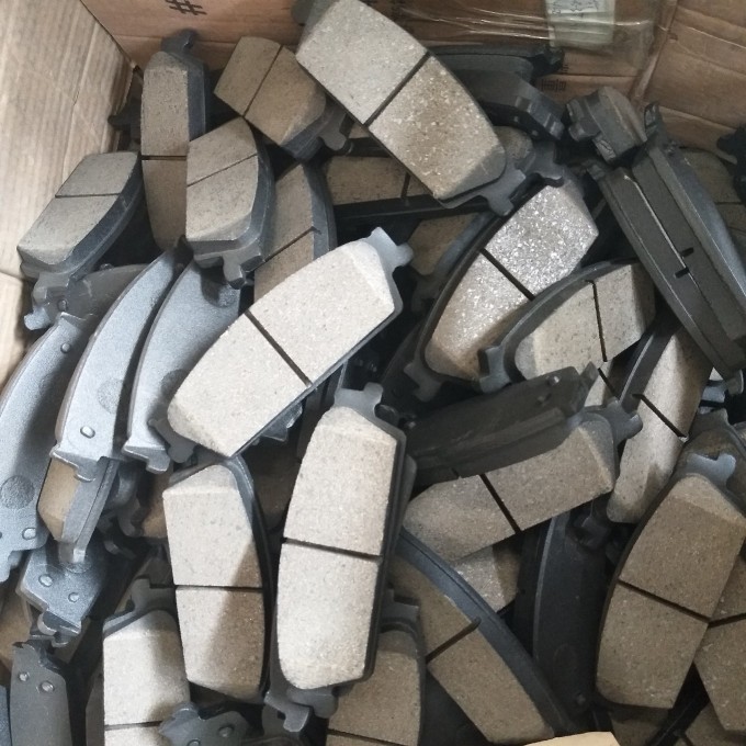 Gmc Truck Sierra Ceramic Brake Pads Brake with Quality Guarantee Image1