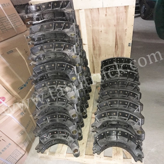 Az9231342072 14 Holes Rear Brake Shoe for HOWO, Shacman, FAW, Dongfeng Truck Image1