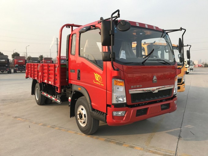 HOWO 4X2 Light Truck Standard Form Zz1047D2613D1y42 4 Wheels Image1