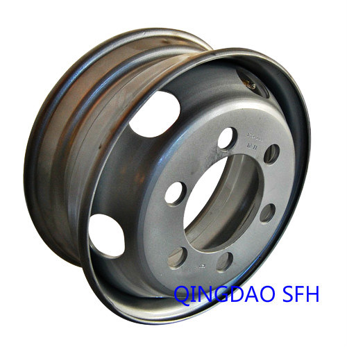 Tubeless Steel Truck Wheel with Tyre 215/75r17.5 (17.5X6.0) Image1