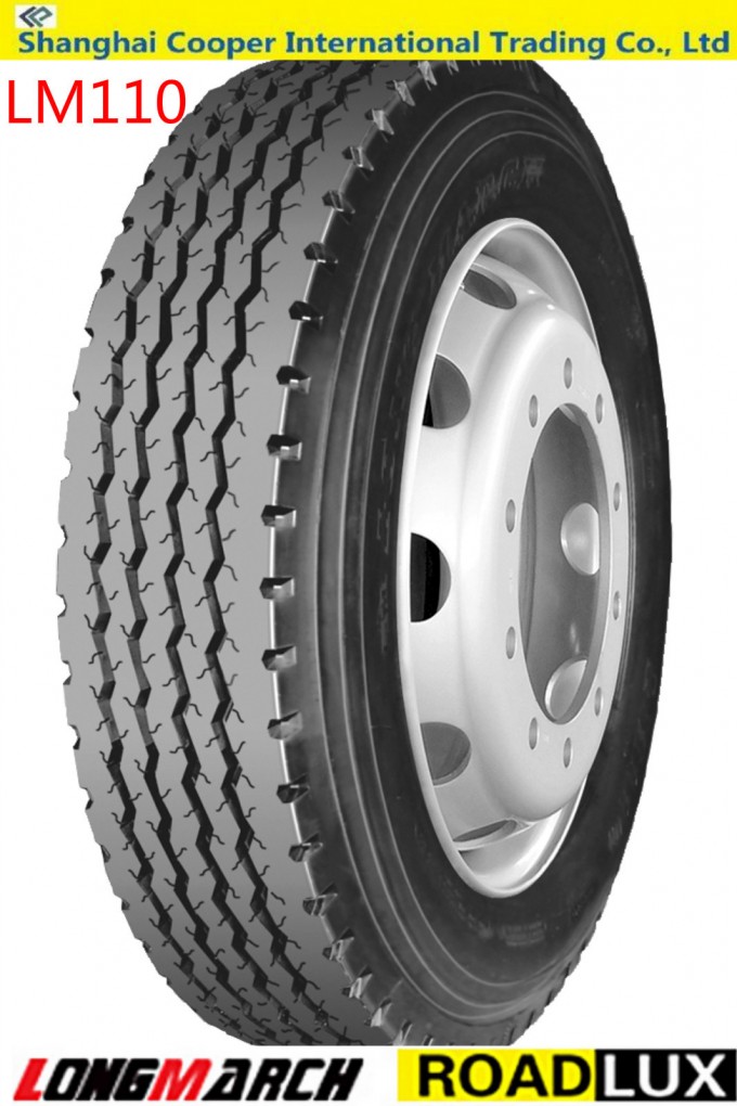 305/70R19.5 Chinese Long March Roadlux Tubeless Radial Truck Tyre (LM110) Image1