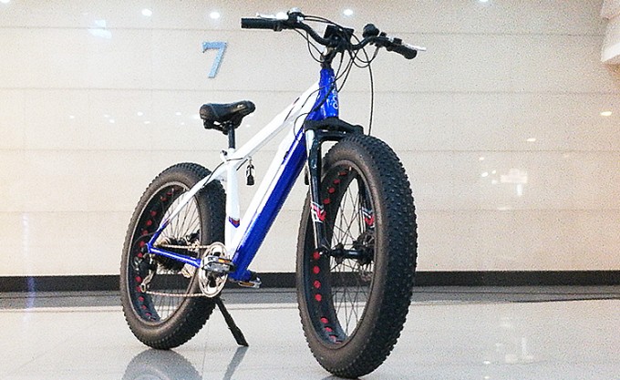 Fat electric Bike with 26′′ Wheel Image1