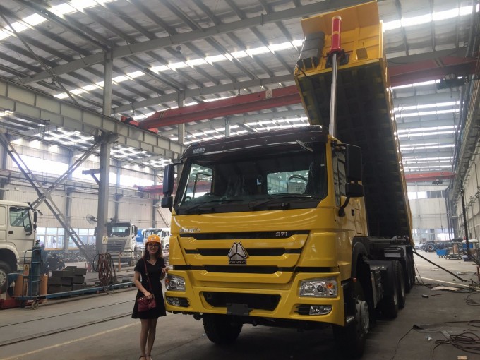 Sinotruk HOWO Dump Truck Semi-Trailer with 3 Axles for Show Image1