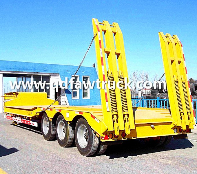 3 Axle 50t-80t Low Bed/Lowboy Semi Truck Trailer with Column Image1