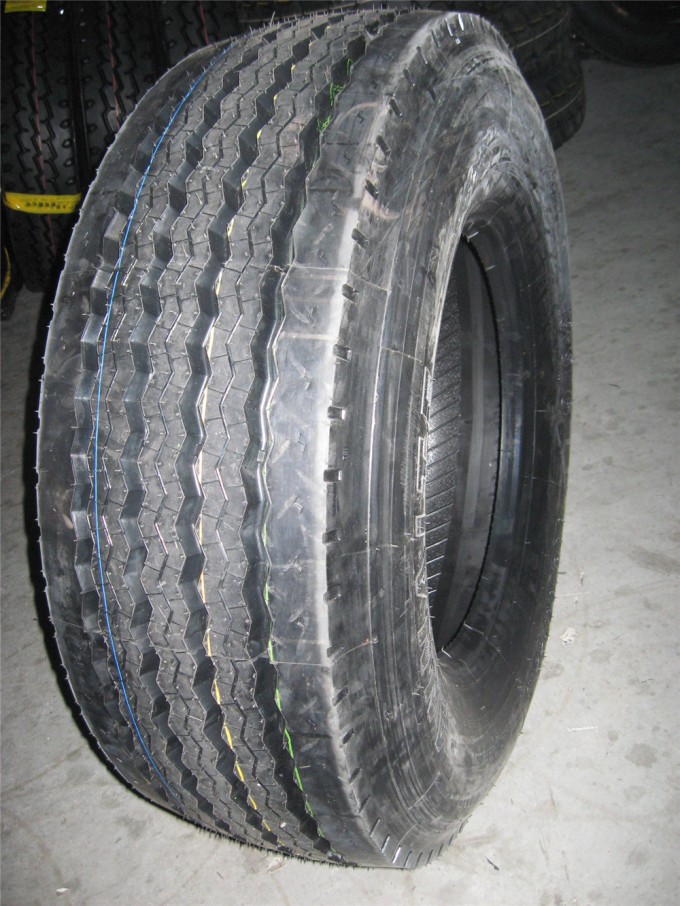 All Steel Radial Tyre Truck and Bus Tyre Tubeless 385/65r22.5 Image1