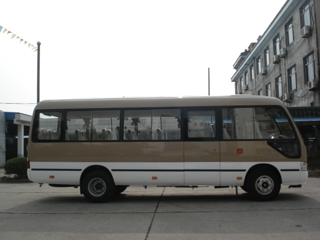 20 Seats Good Performance Mini Bus with Practical Feature Image1