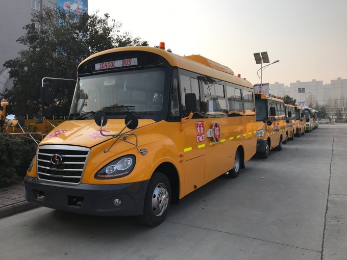 Hot-Sale 7.4m 30seats Euro-3 School Bus Image1