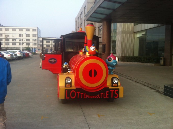 Newest Kids Outdoor Amusement Park Playground Equipment Trackless Train for Sale Image1