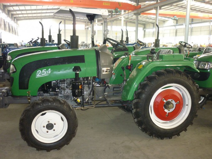 25HP-110HP 4WD Tractor Farm Tractor Image1