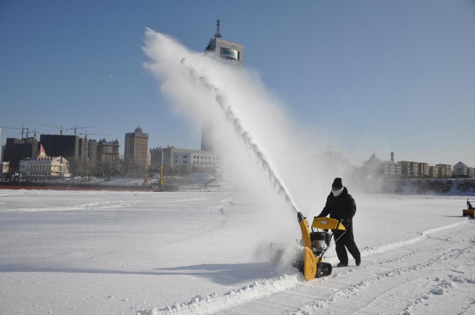 High Quality Gasoline 11HP Snow Thrower Test Image1