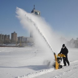 High Quality Gasoline 11HP Snow Thrower Test