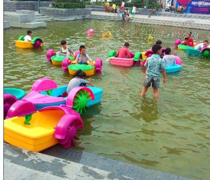 Popular Inflatable Water Paddle Boat for Swimming Pool Image1