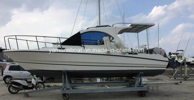 8.5m Fiberglass Fishing Boat with Full Cabin Image1