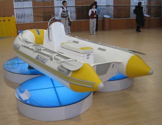 Hot-Selling 4.2m Yellow and White Inflatable Rib Boat Image1